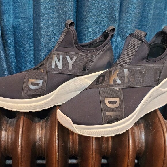 DKNY Women's Leya Wedge Sneakers (8.5) - Picture 7 of 14